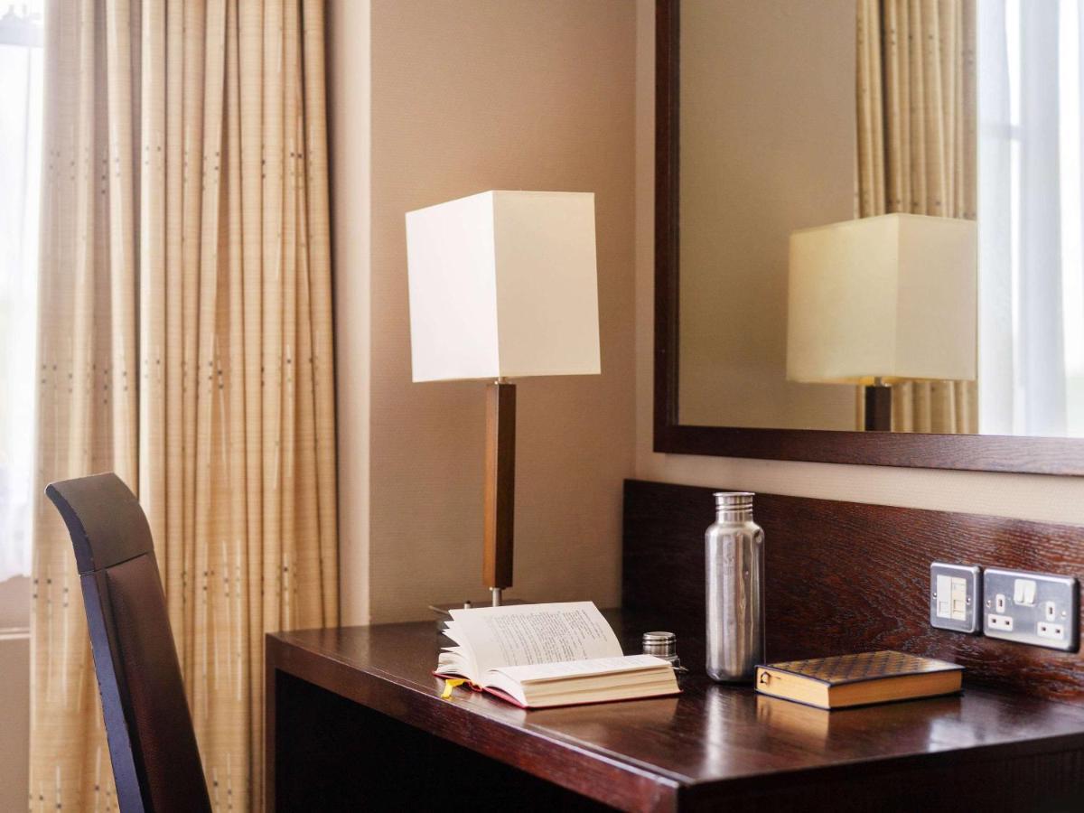 Mercure Leeds Parkway Hotel 3*