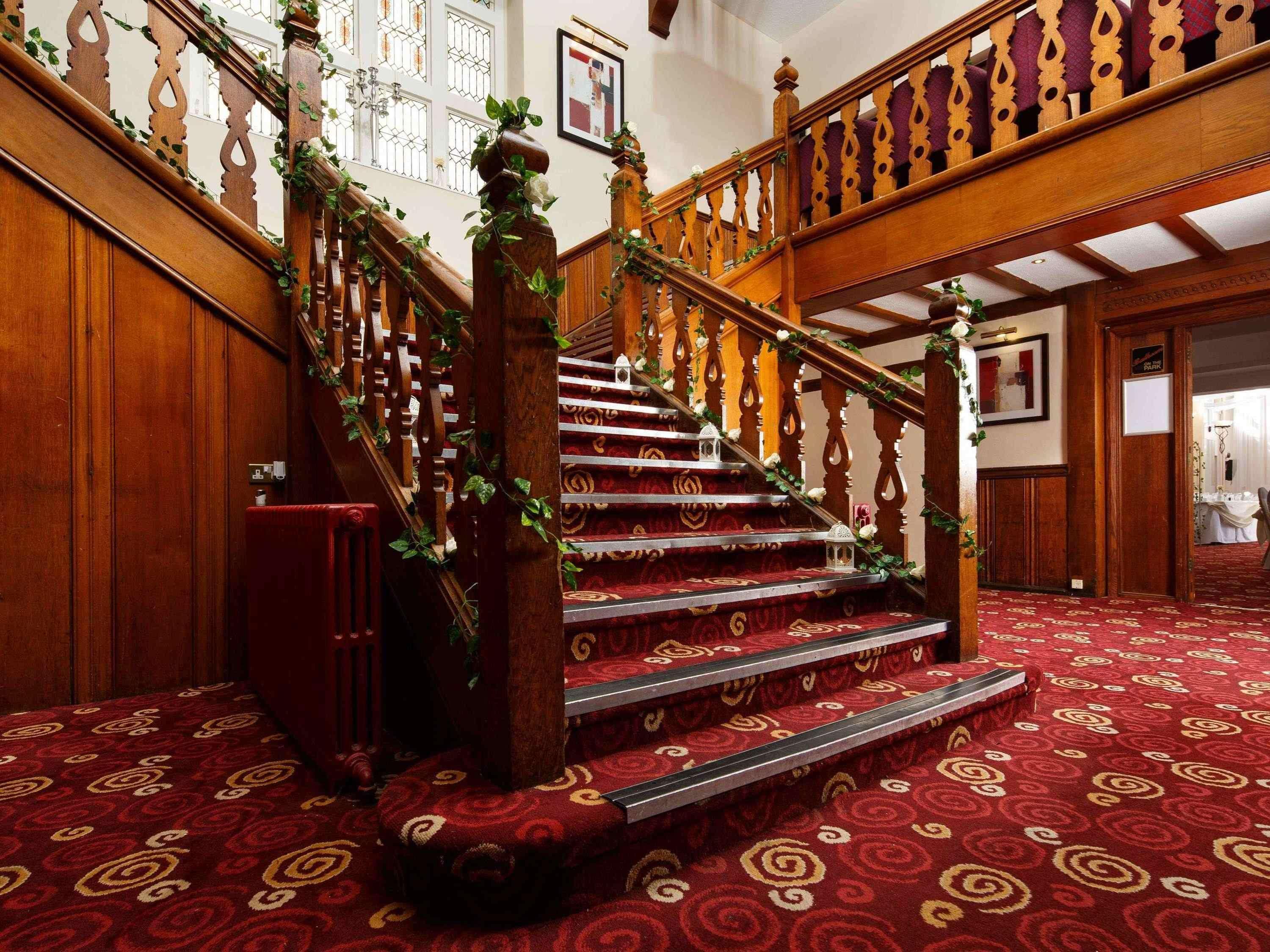 Mercure Leeds Parkway 3*