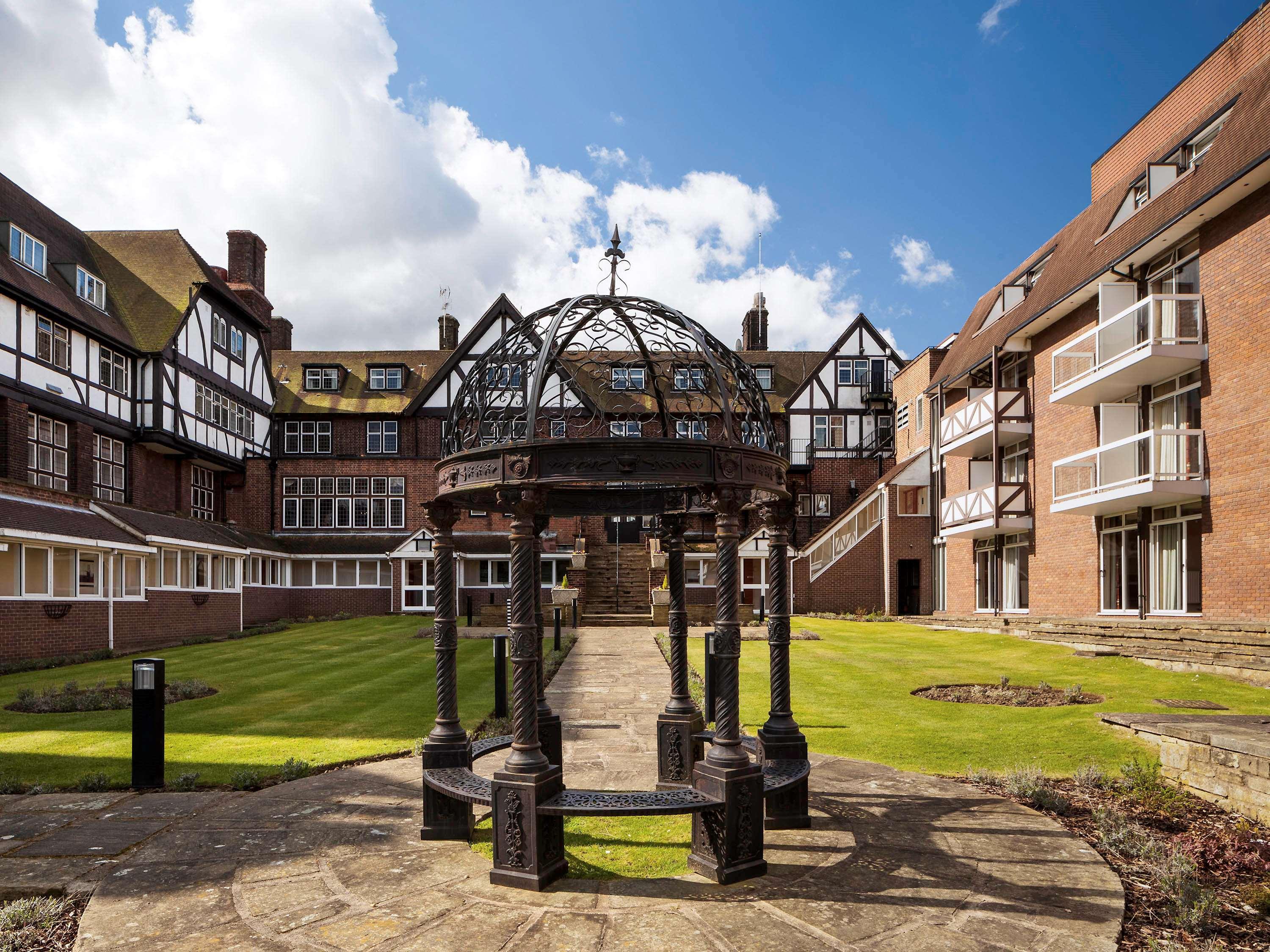 Mercure Leeds Parkway 3*