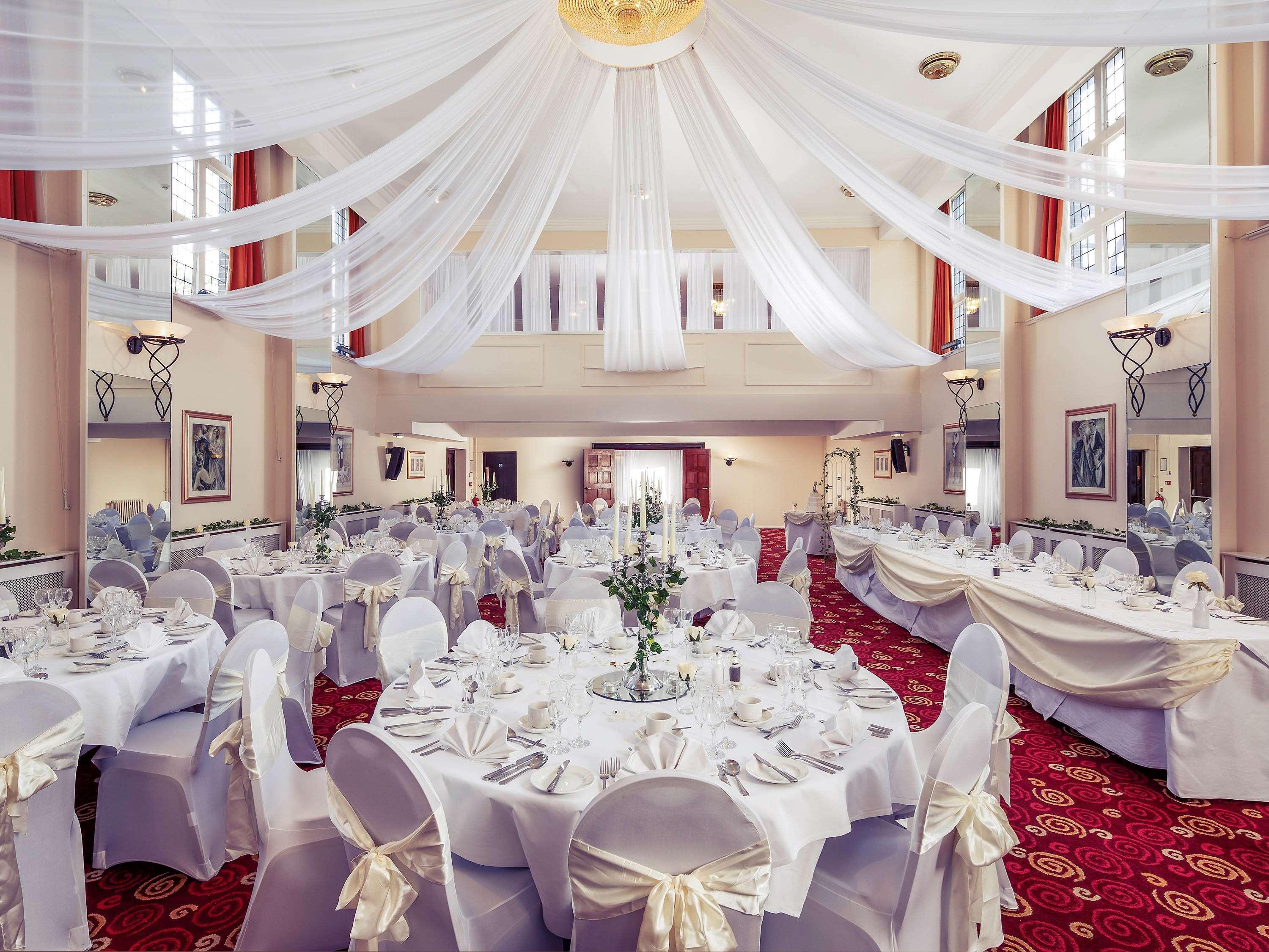 Mercure Leeds Parkway Hotel 3*