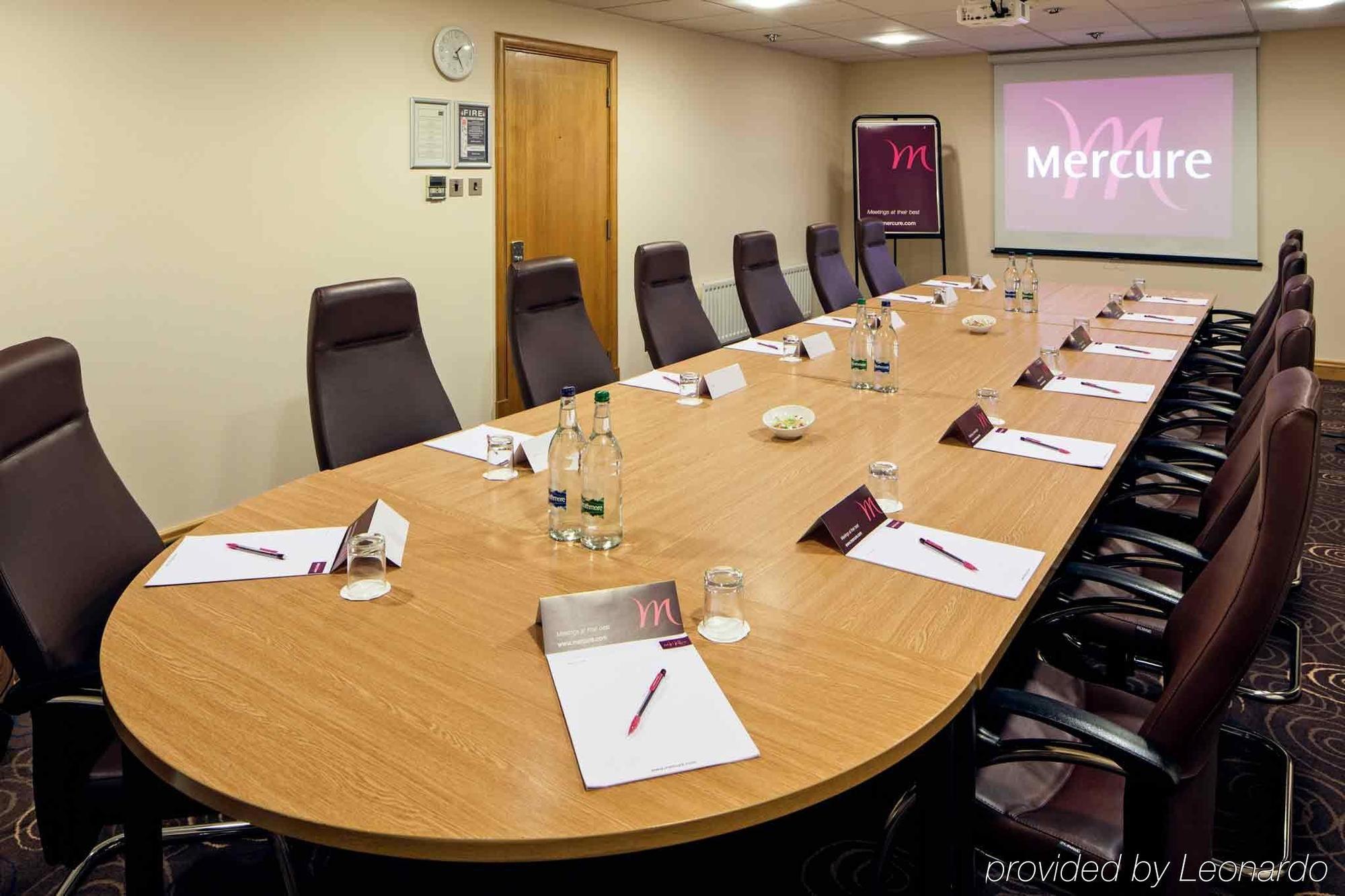 Mercure Leeds Parkway Hotel 3*